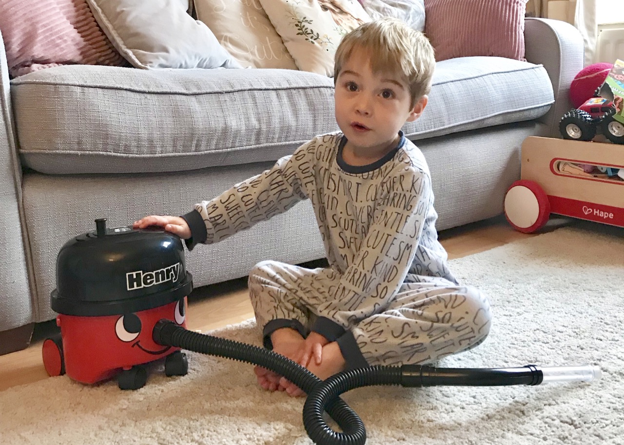 Role Play Toys: The [Little] Henry Vacuum Cleaner for Hoover Mad